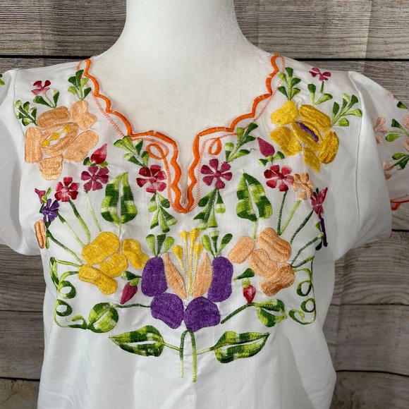 Stunning Vintage Hand Embroidered Floral Blouse - Picture 2 of 5